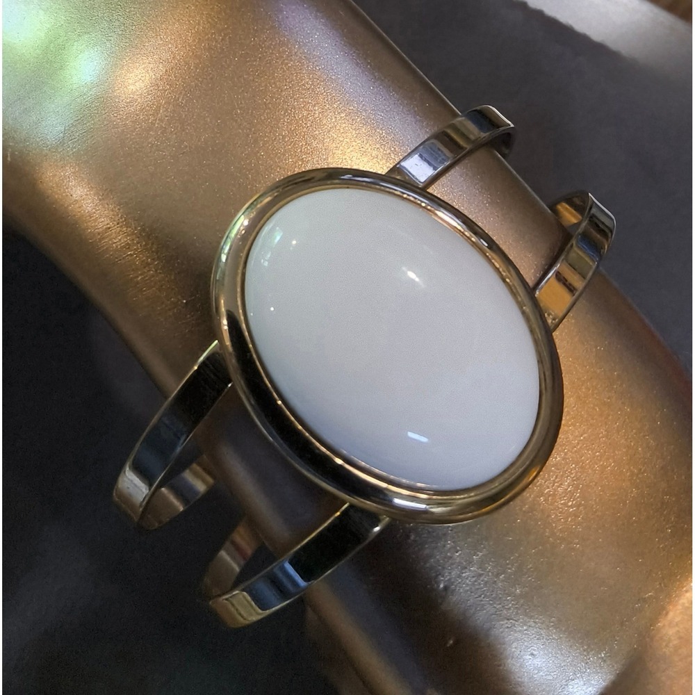 Vintage Avon White Cabochon Gold Tone Open Cuff Bracelet - Picture 3 of 6